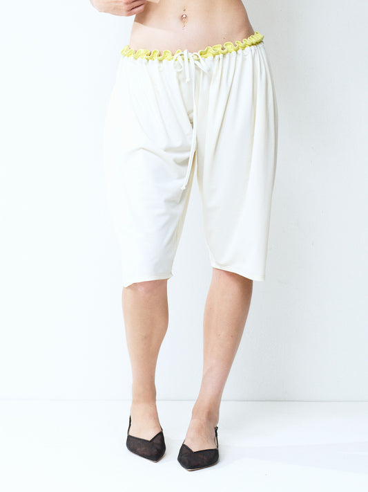 Ruffle capri board short - pearl/lemon