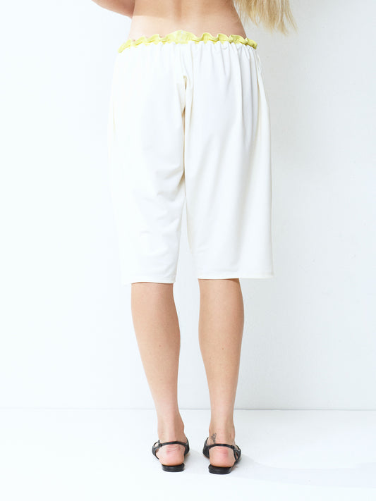 Ruffle capri board short - pearl/lemon