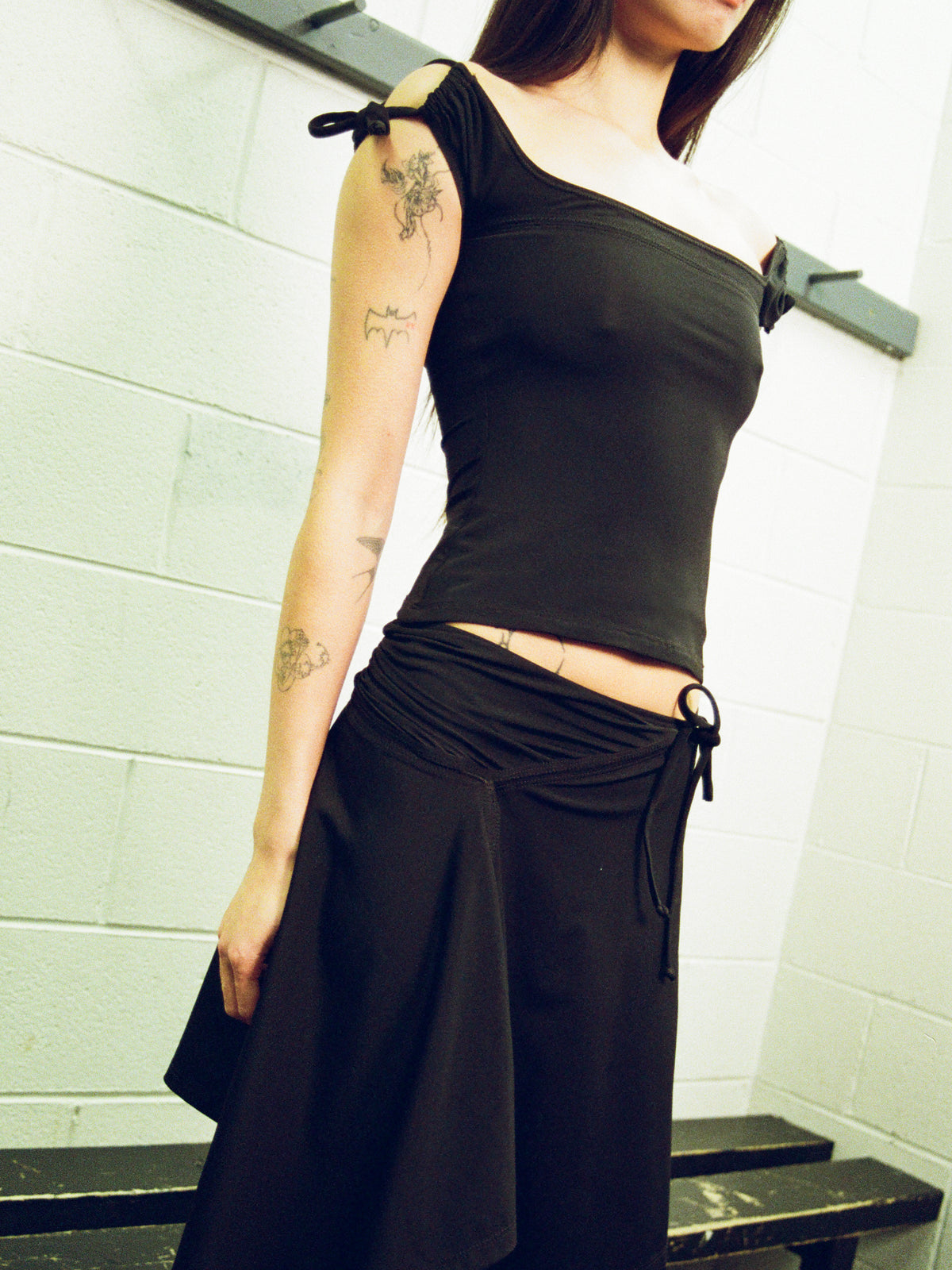 Scooped tie up blouse - black
