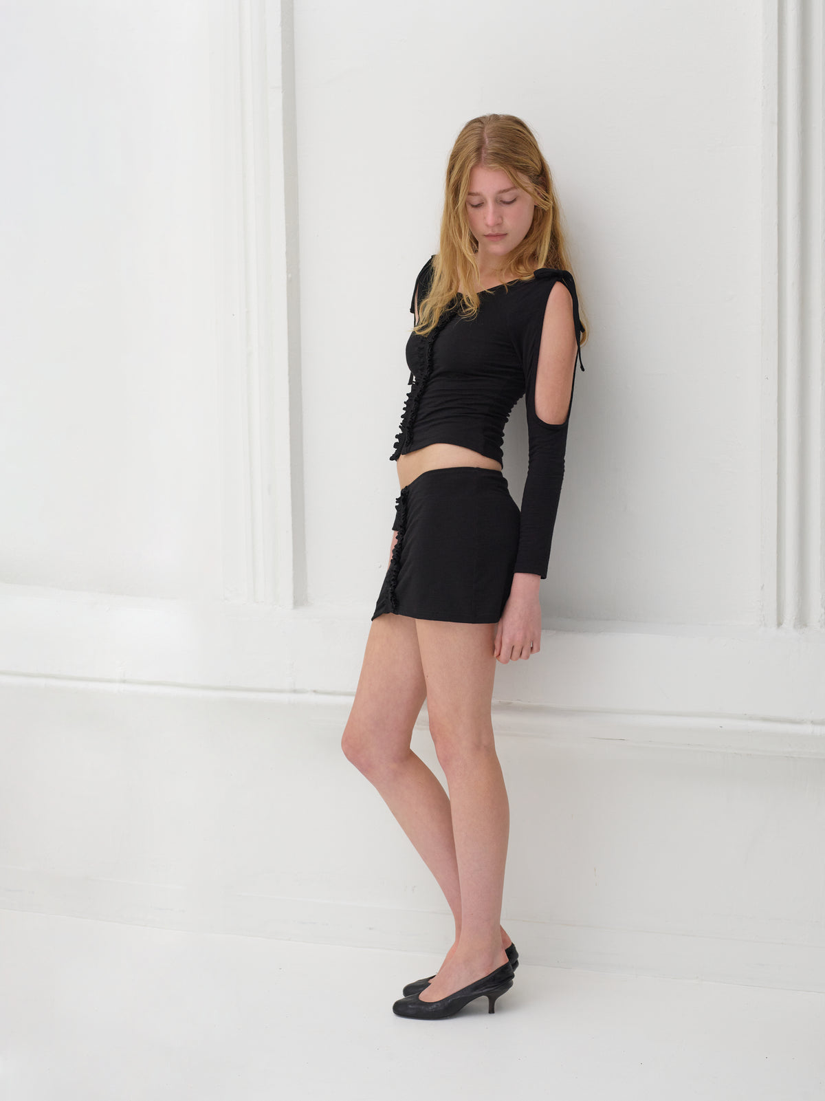 Premium merino wool frilly mini skirt - black