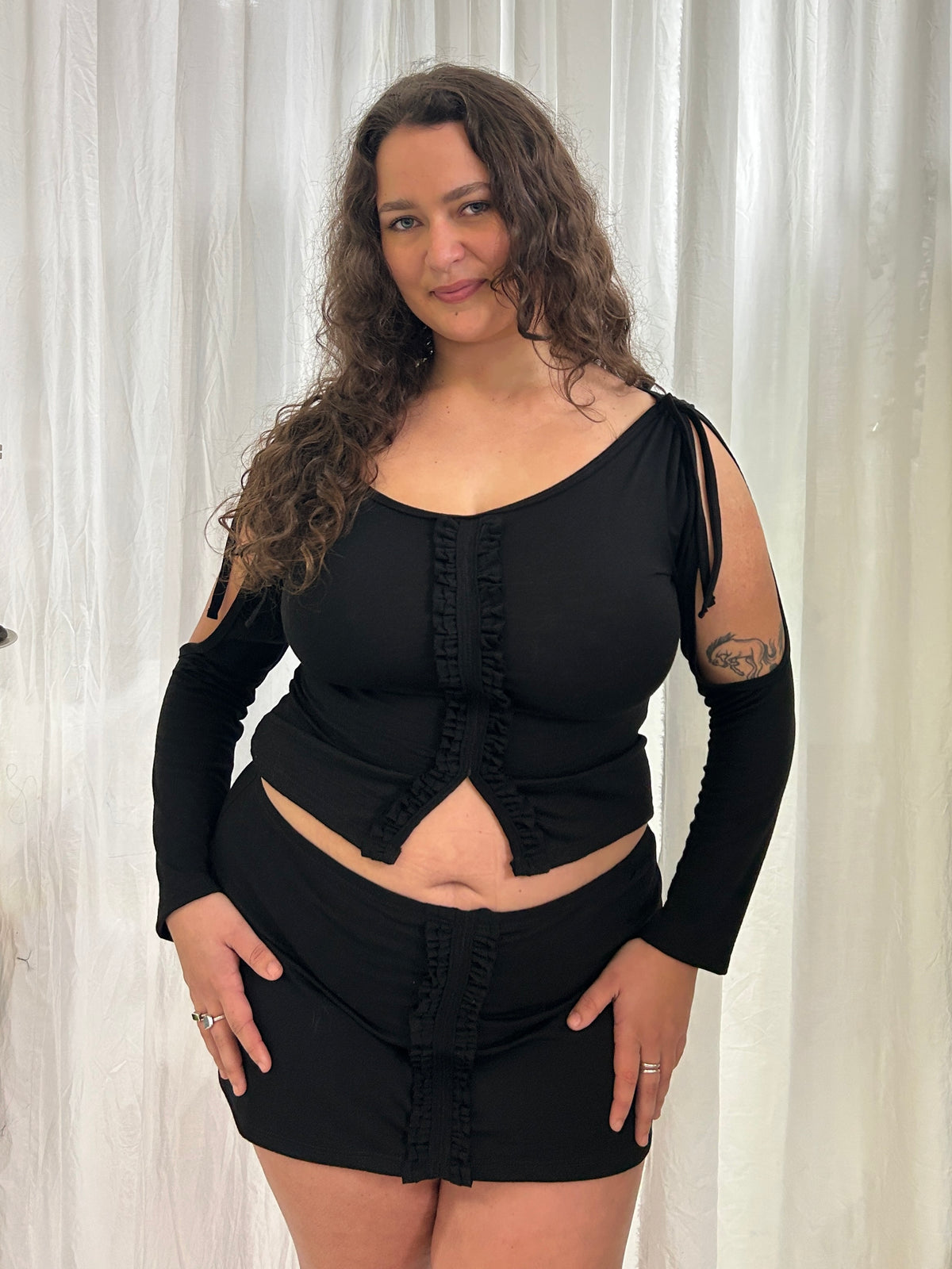 Premium merino wool frilly mini skirt - black