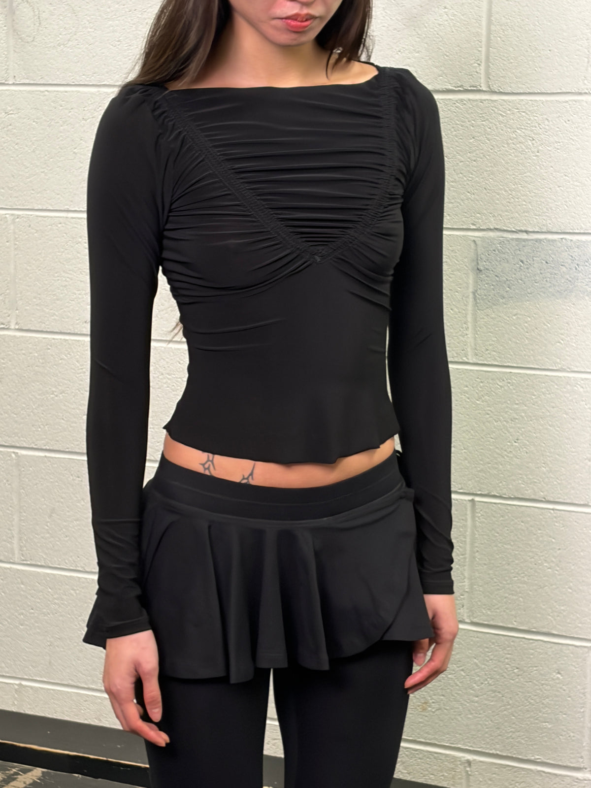 Gathered long sleeve - black