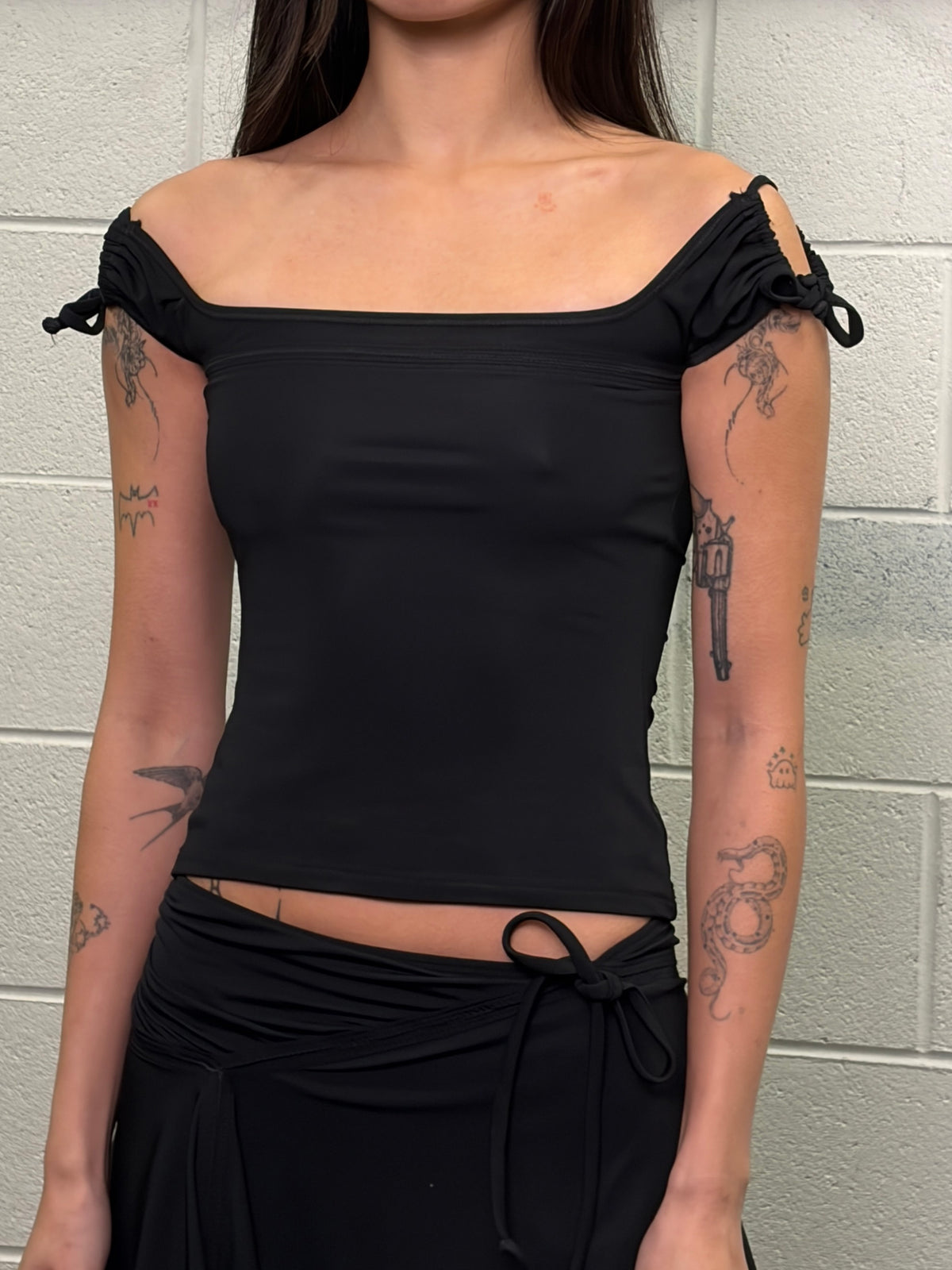 Scooped tie up blouse - black