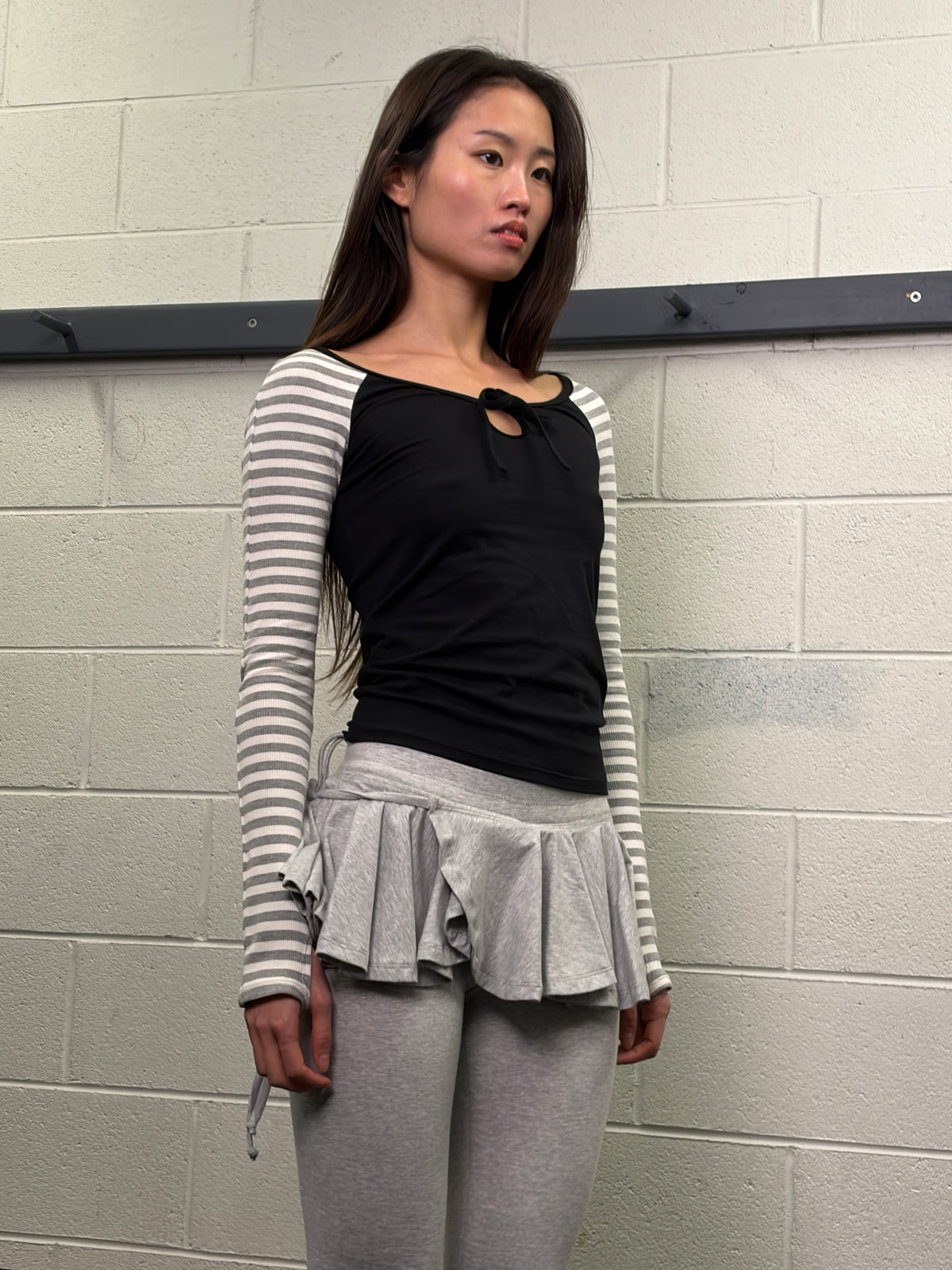 Raglan keyhole long sleeve in organic cotton - black/grey