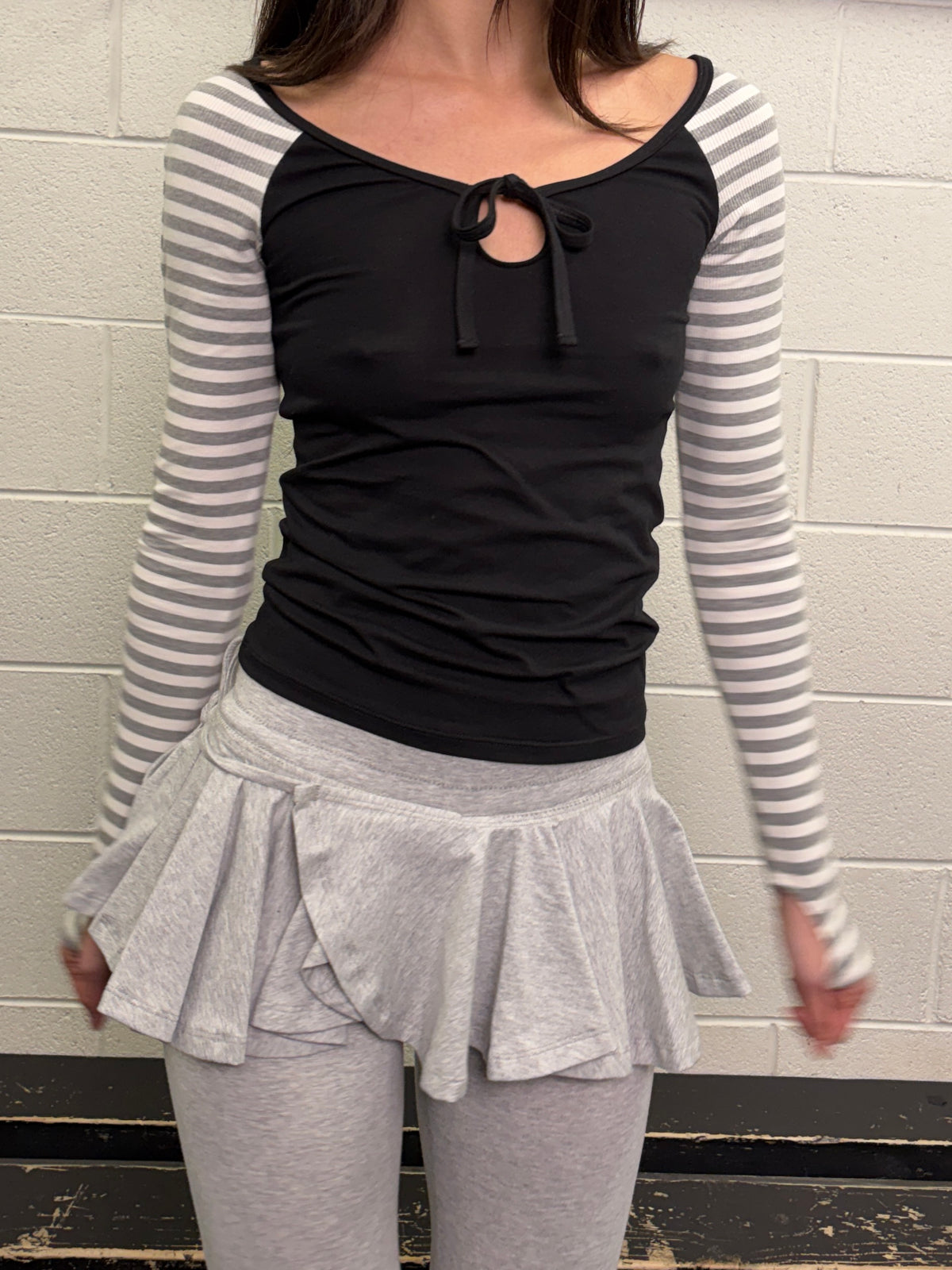 Raglan keyhole long sleeve in organic cotton - black/grey