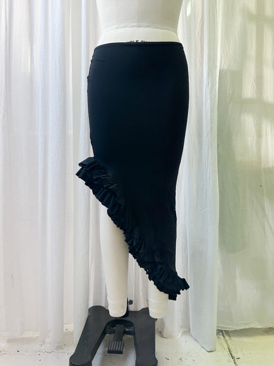 AW23 Frilly long skirt - black (medium)