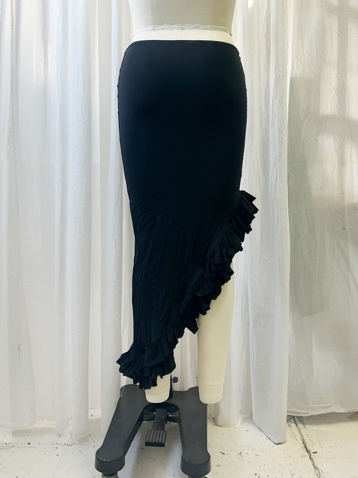 AW23 Frilly long skirt - black (medium)