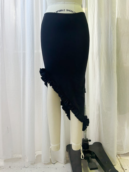 AW23 - frilly long skirt- black (extra small)