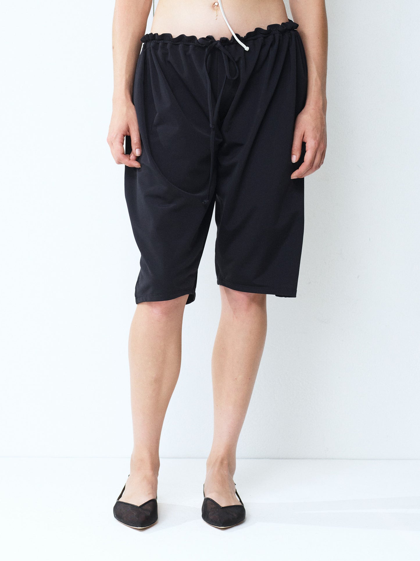 Ruffle capri board short - black