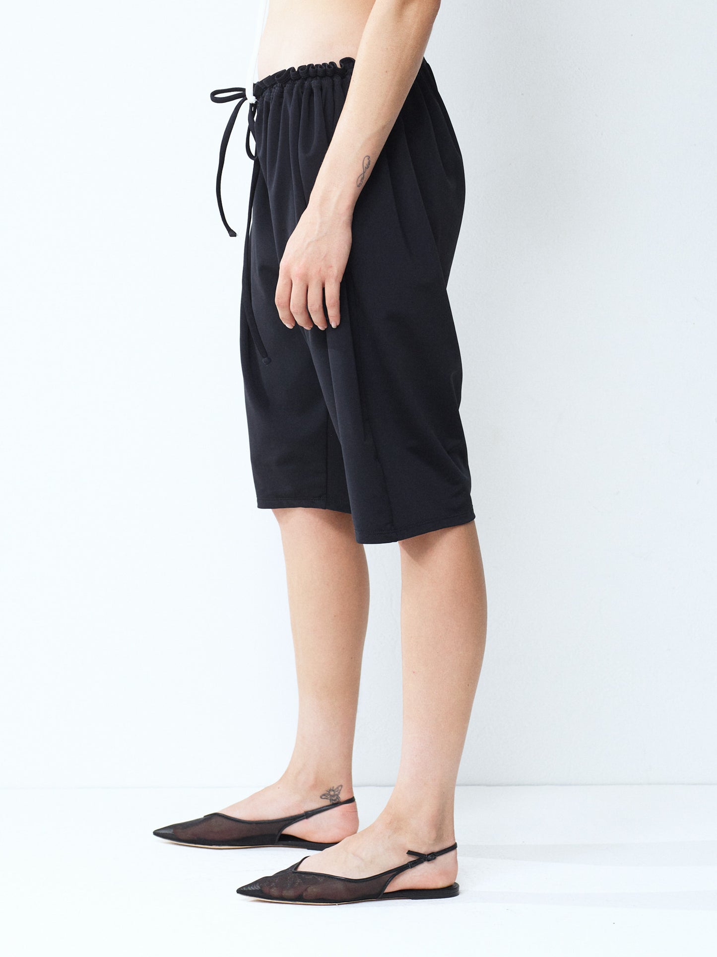 Ruffle capri board short - black