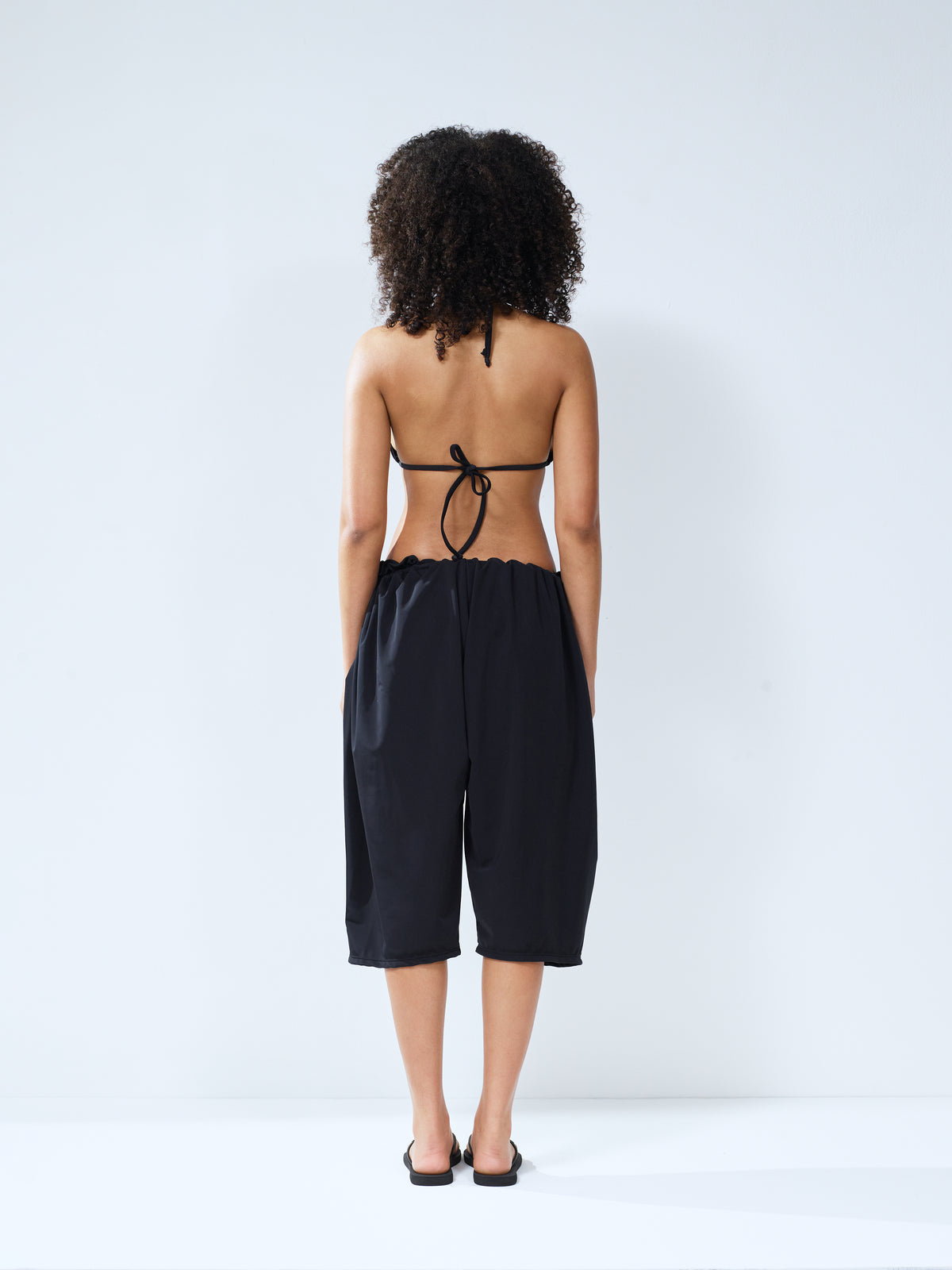 Ruffle capri board short - black